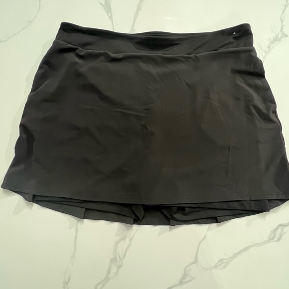 PEBBLE BEACH DRY LUX PERFORMANCE black tennis skort with back ruffle size large - Picture 2 of 6